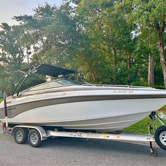 2004 CROWNLINE BR230
