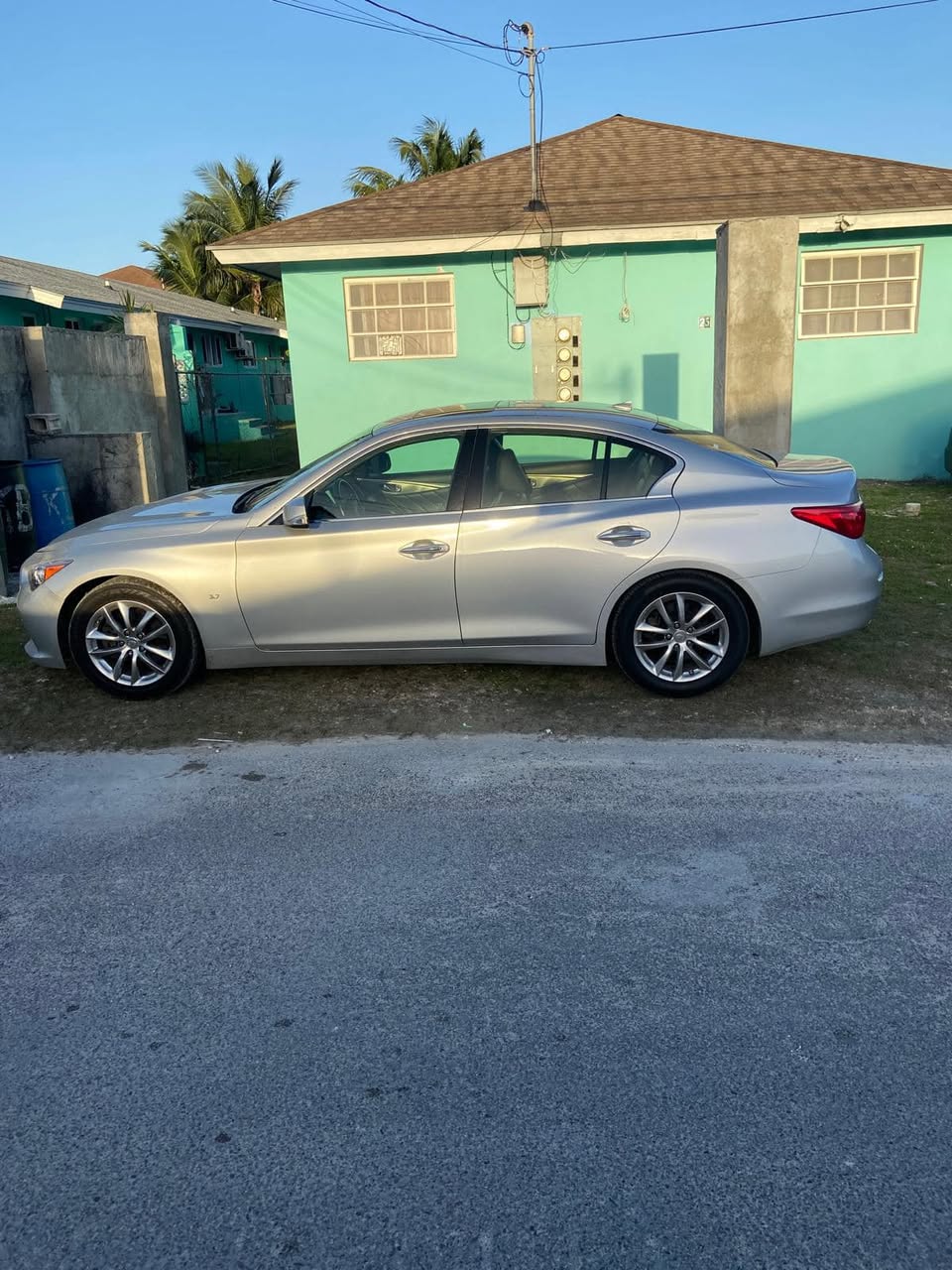 2016 INFINITY Q50 — photo 3