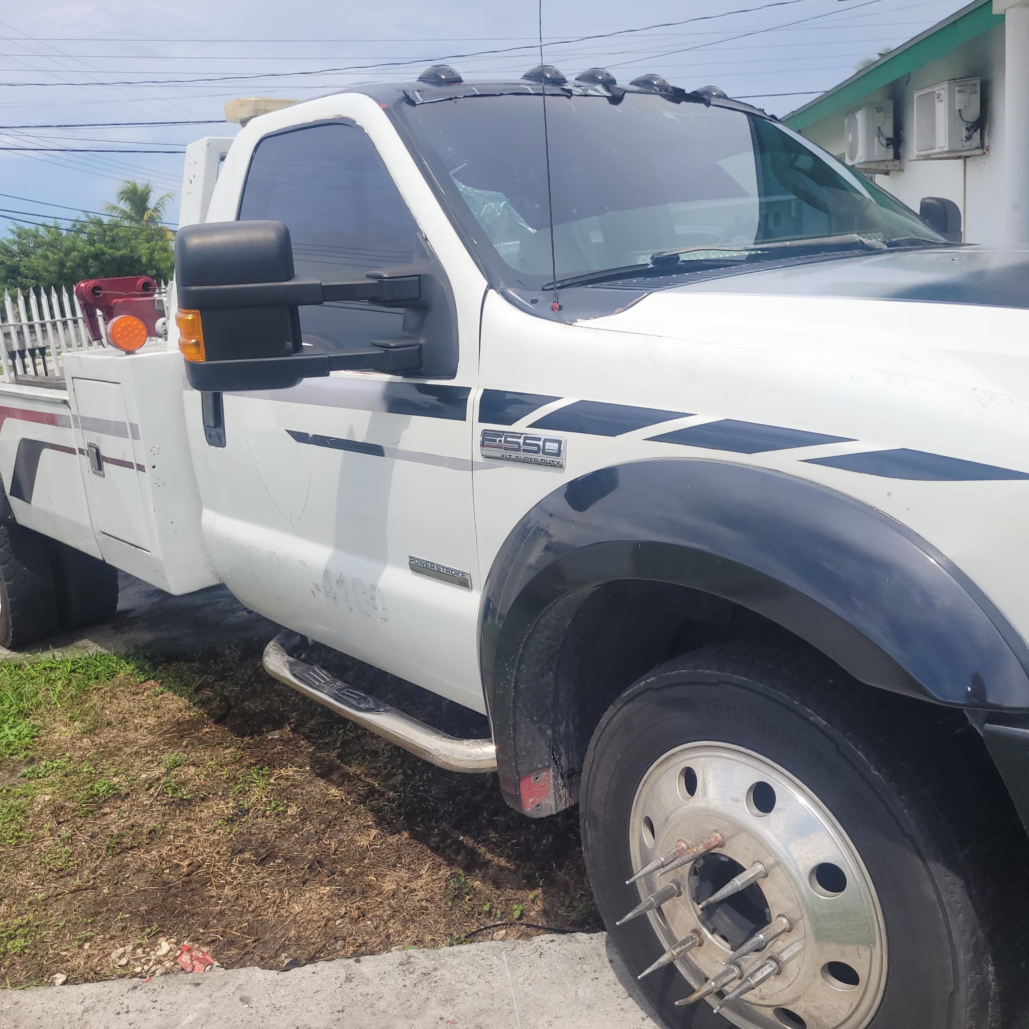 2004 FORD SUPER DUTY F-550 DRW REG CAB 201" WB 120" CA XLT — photo 4