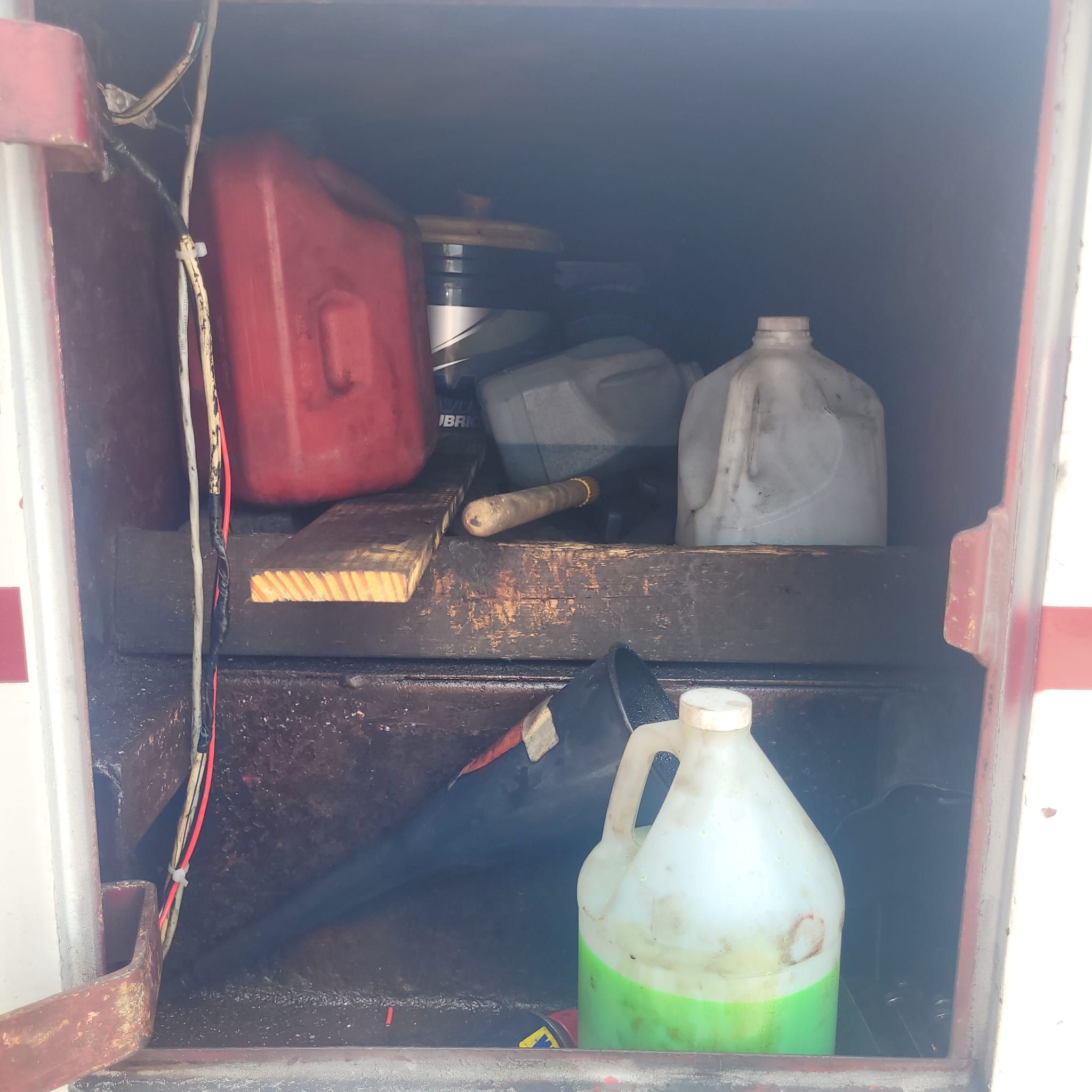 2004 FORD SUPER DUTY F-550 DRW REG CAB 201" WB 120" CA XLT — photo 7