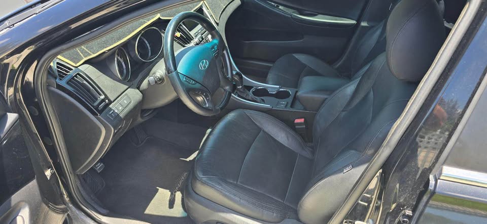 2011 HYUNDAI SONATA — photo 8